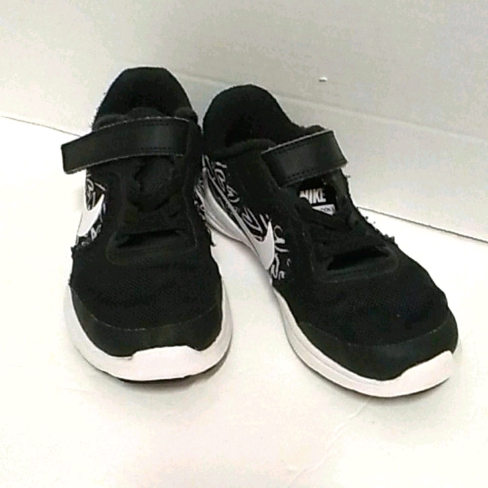 Nike revolution 3 kid pre-owned sneakers sz 12c